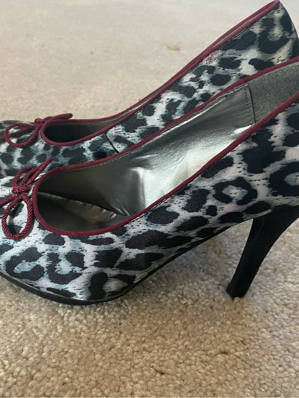 Steve madden shoes -Leopard Print Bow Accent High Heels in Black and White